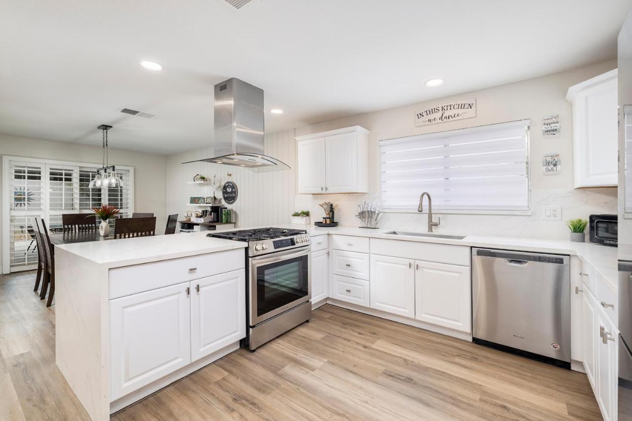 Single Story Minutes From Summerlin With Rv Parking & Dog Friendly 拉斯维加斯 外观 照片